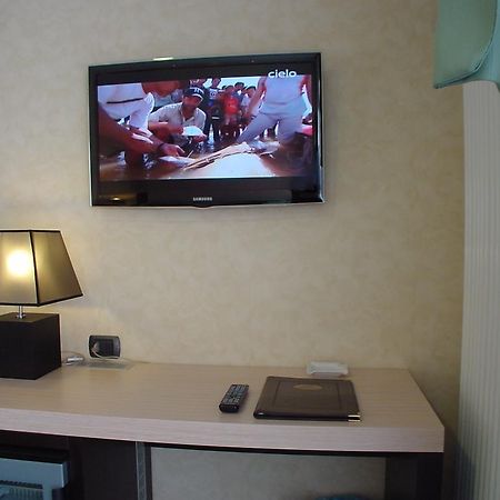 Hotel Don Abbondio Lecco Exterior photo