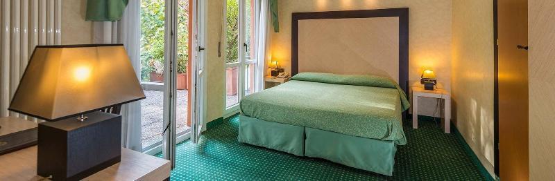 Hotel Don Abbondio Lecco Exterior photo