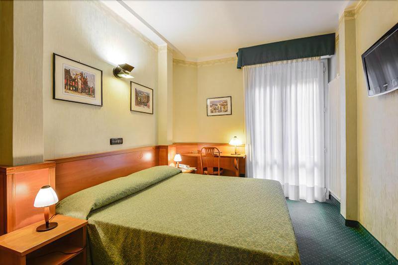 Hotel Don Abbondio Lecco Exterior photo
