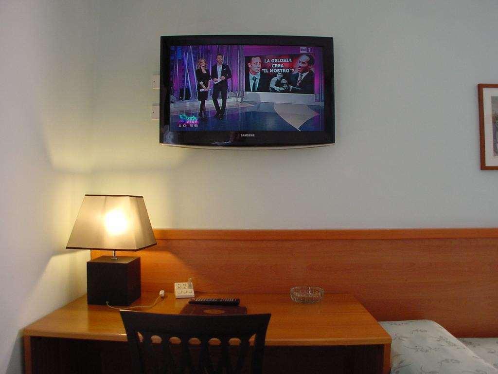 Hotel Don Abbondio Lecco Room photo